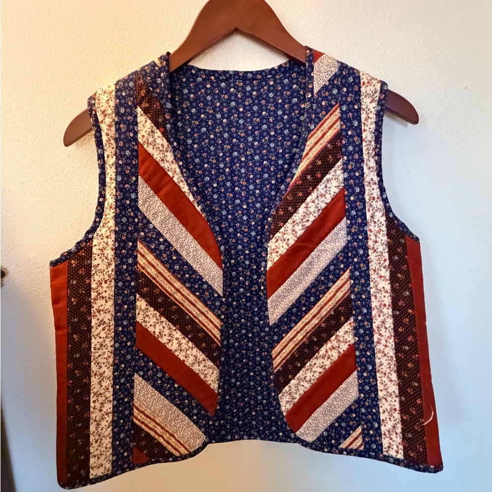 🧵 Vintage reversible calico patchwork quilt vest handmade small